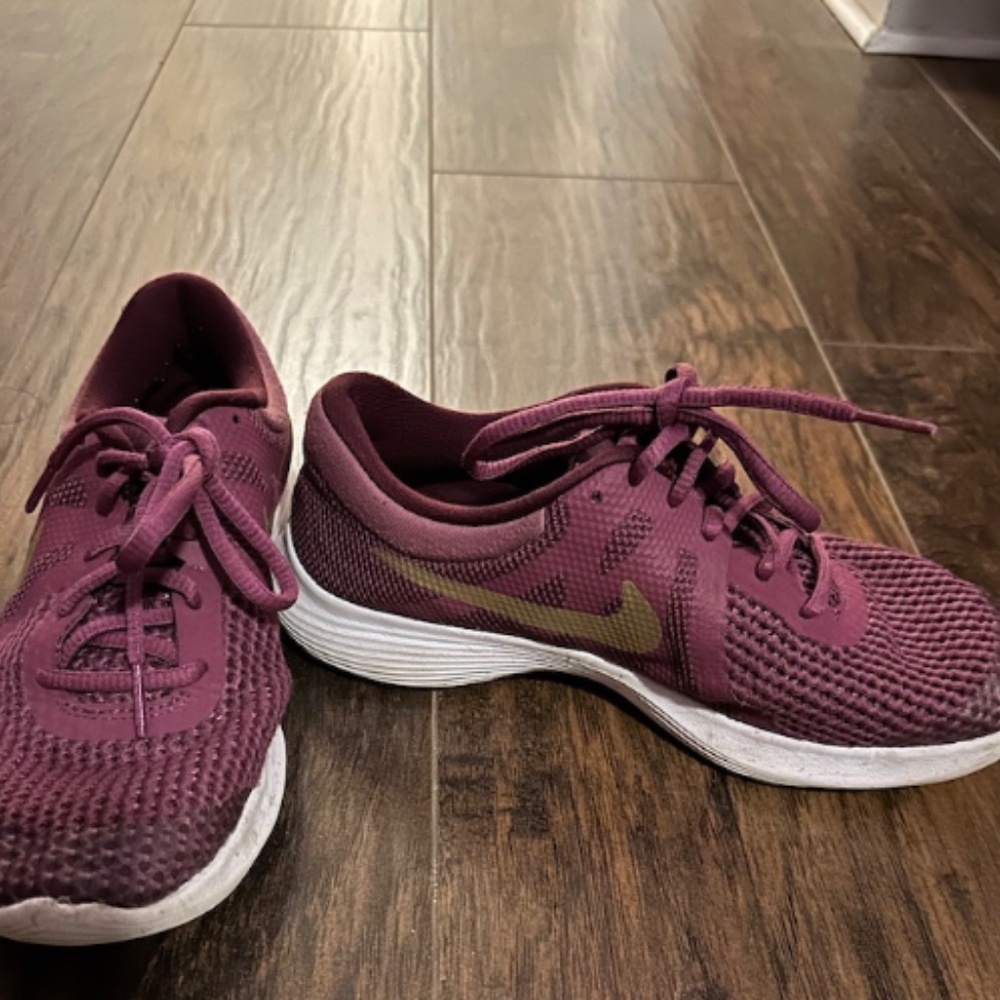 Nike shoes - Picture 5 of 7